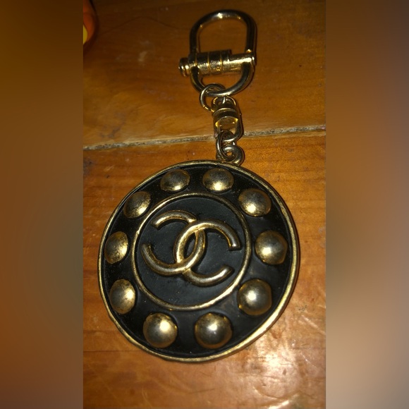 Vintage Chanel Black & Gold Keychain Key Ring - Picture 2 of 5